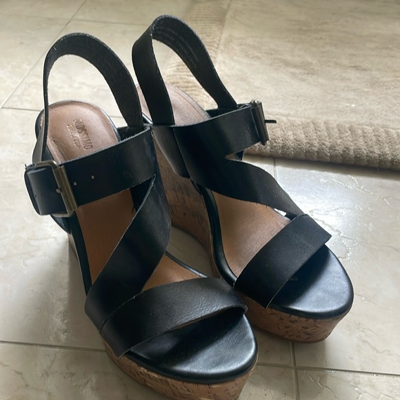 BLACK CORCK WEDGES! Size: 6! From target! - Picture 3 of 9
